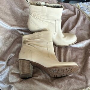 Timberland. Women's Cream Ankle Boots